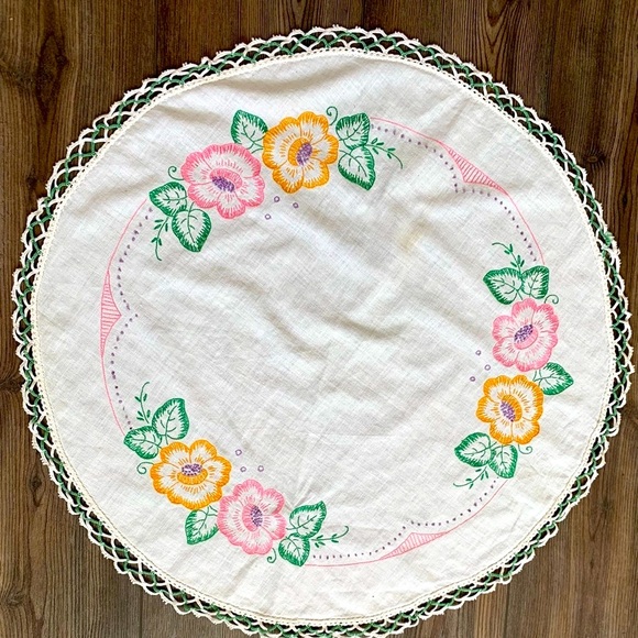 Embroidery table cloth - Picture 1 of 4